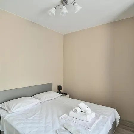 Cozy Flats Nearby Center Free Park Area *