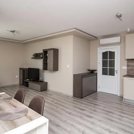 Cozy Flats Nearby Center Free Park Area Appartamento Varna