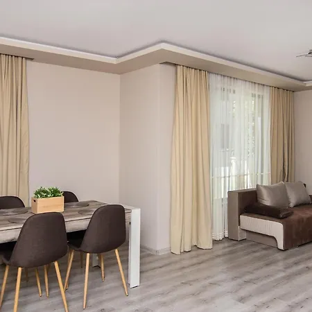 Cozy Flats Nearby Center Free Park Area Апартамент