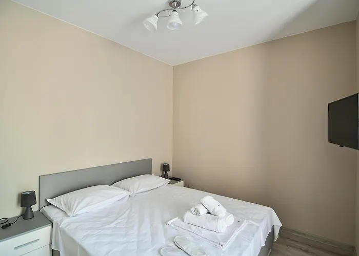 Cozy Flats Nearby Center Free Park Area *