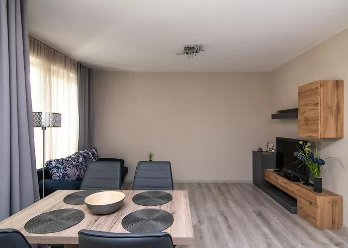 Cozy Flats Nearby Center Free Park Area *