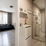 Cozy Flats Nearby Center Free Park Area 아파트