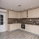 Cozy Flats Nearby Center Free Park Area *