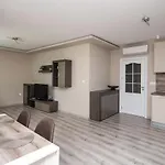 Cozy Flats Nearby Center Free Park Area 아파트 바르나