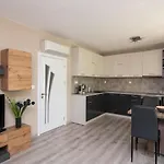 Cozy Flats Nearby Center Free Park Area 바르나