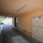 Cozy Flats Nearby Center Free Park Area 아파트