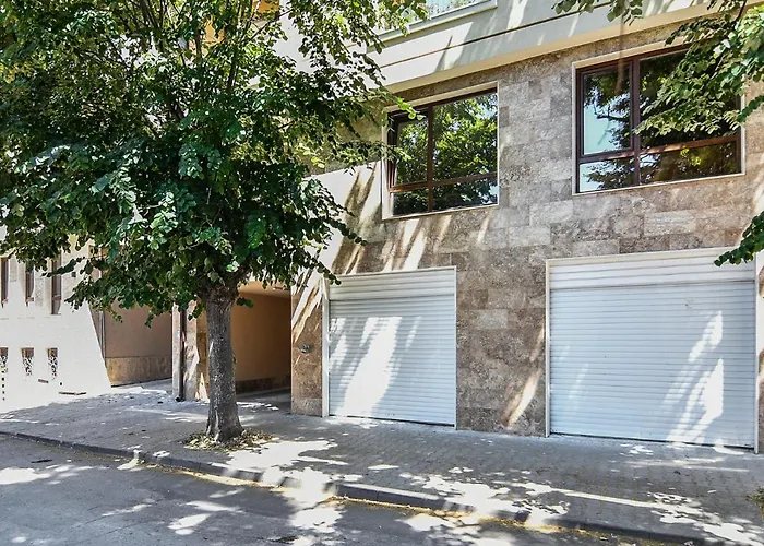 Cozy Flats Nearby Center Free Park Area