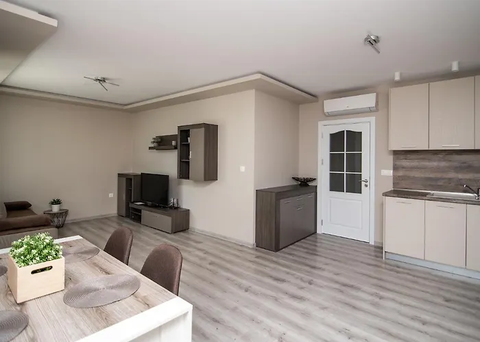 Cozy Flats Nearby Center Free Park Area Apartment Varna