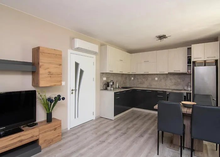 Cozy Flats Nearby Center Free Park Area Warna