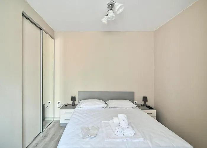 Cozy Flats Nearby Center Free Park Area Apartament Warna