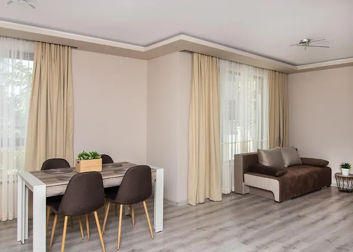 Cozy Flats Nearby Center Free Park Area Apartment